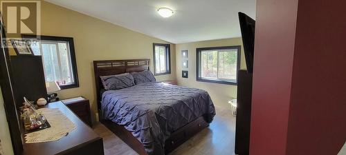 225 Barnes Creek Forest Service Road, Edgewood, BC - Indoor Photo Showing Bedroom