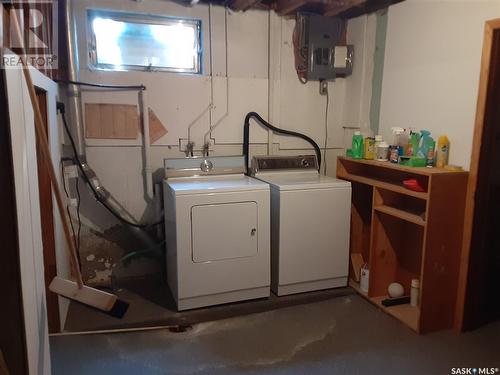 40 Conlin Drive Sw, Swift Current, SK - Indoor Photo Showing Laundry Room