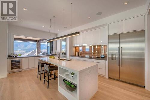 1454 Rocky Point Drive, Kelowna, BC - Indoor Photo Showing Kitchen With Upgraded Kitchen