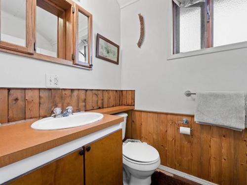 730 Okanagan Ave, Chase, BC - Indoor Photo Showing Bathroom