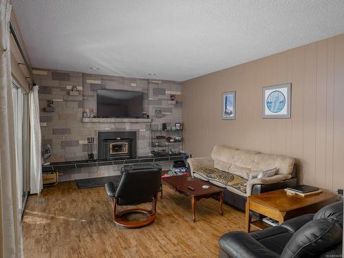 8668 Stirling Arm Dr, Port Alberni, BC - Indoor Photo Showing Living Room With Fireplace