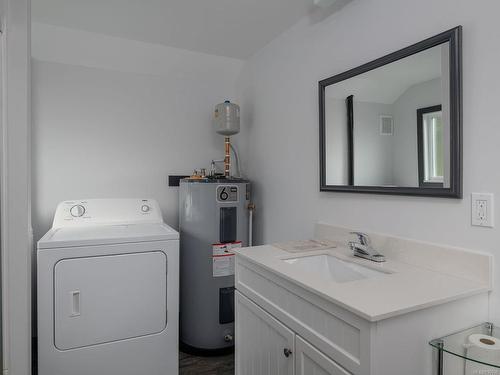 8668 Stirling Arm Dr, Port Alberni, BC - Indoor Photo Showing Laundry Room