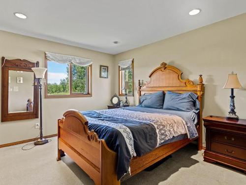 7915 Machete Lake Road, Out Of District, BC - Indoor Photo Showing Bedroom