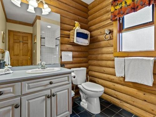 7915 Machete Lake Road, Out Of District, BC - Indoor Photo Showing Bathroom