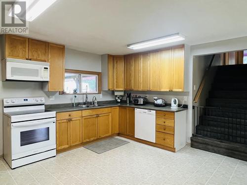 613 Hull Road, Williams Lake, BC - Indoor Photo Showing Kitchen