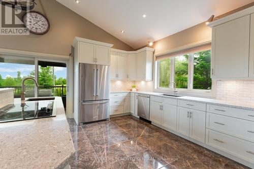160 Robertson Avenue, Meaford, ON - Indoor Photo Showing Kitchen With Upgraded Kitchen