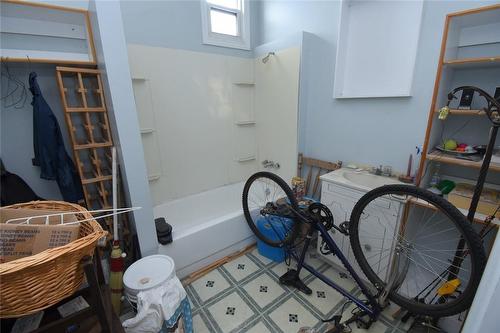 168 Macnab Street N, Hamilton, ON - Indoor Photo Showing Bathroom