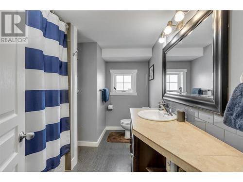 380 Dougall Road N, Kelowna, BC - Indoor Photo Showing Bathroom