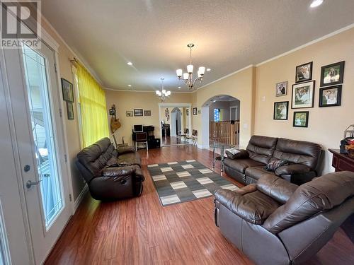 14647 Red Creek Road, Charlie Lake, BC - Indoor Photo Showing Living Room