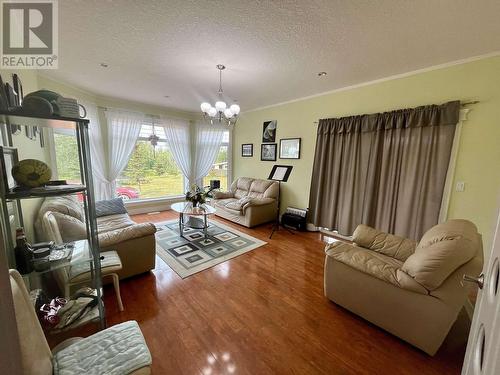 14647 Red Creek Road, Charlie Lake, BC - Indoor Photo Showing Living Room