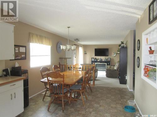 303 3Rd Avenue E, Assiniboia, SK - Indoor Photo Showing Dining Room