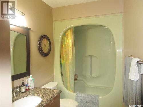 303 3Rd Avenue E, Assiniboia, SK - Indoor Photo Showing Bathroom