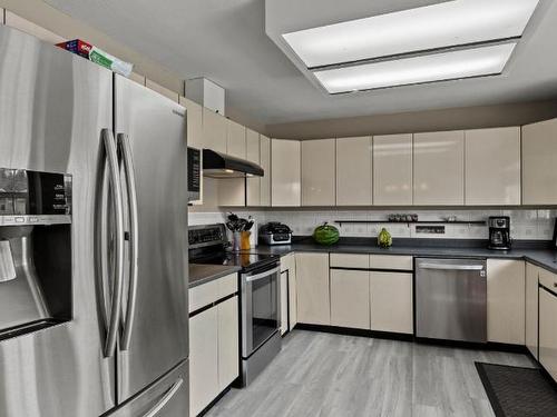 212 Murtle Road, Clearwater, BC - Indoor Photo Showing Kitchen