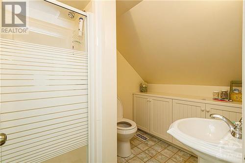 17 Main Street E, Westport, ON - Indoor Photo Showing Bathroom