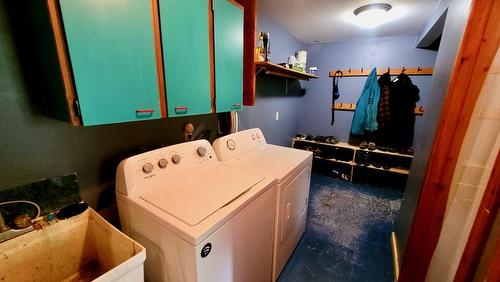 2010 Creek Street, Nelson, BC - Indoor Photo Showing Laundry Room
