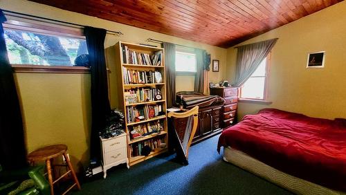 2010 Creek Street, Nelson, BC - Indoor Photo Showing Bedroom