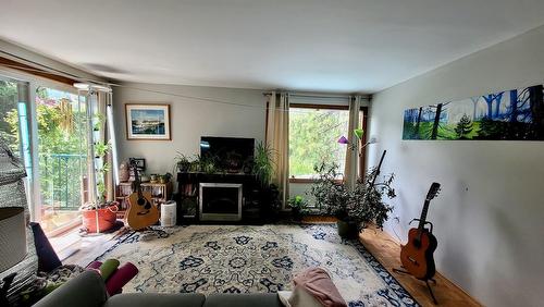 2010 Creek Street, Nelson, BC - Indoor Photo Showing Living Room