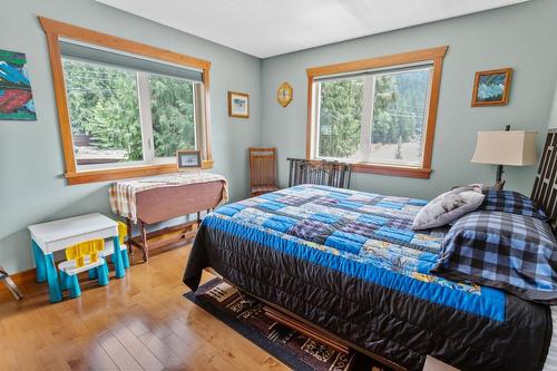 13516 Lakeshore Drive, Boswell, BC - Indoor Photo Showing Bedroom