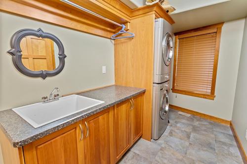13516 Lakeshore Drive, Boswell, BC - Indoor Photo Showing Laundry Room