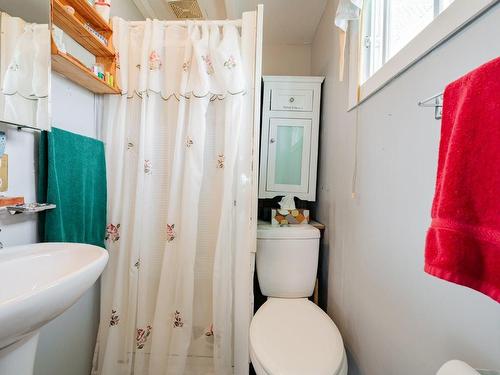 Salle de bains - 16 Allée De La Butte-Des-Picotte, Les Îles-De-La-Madeleine, QC - Indoor Photo Showing Bathroom