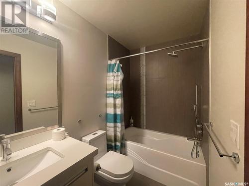 410 2101 Heseltine Road, Regina, SK - Indoor Photo Showing Bathroom