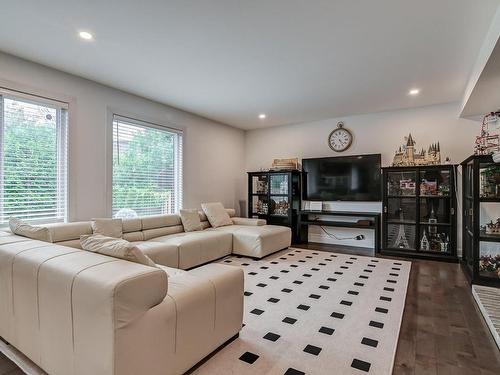 Family room - 1200 Rue Rembrandt, Brossard, QC - Indoor Photo Showing Living Room