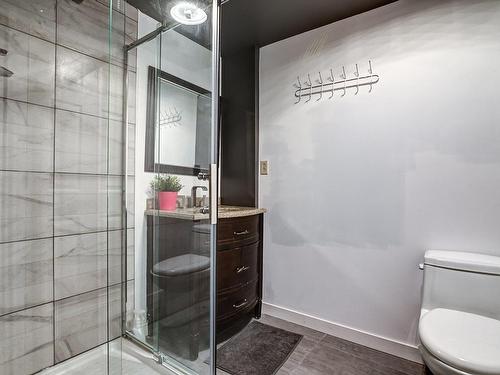 Bathroom - 1200 Rue Rembrandt, Brossard, QC - Indoor Photo Showing Bathroom