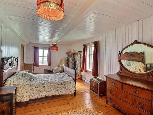 Chambre Ã Â coucher - 350 Ch. De La Baleine, L'Isle-Aux-Coudres, QC - Indoor Photo Showing Bedroom
