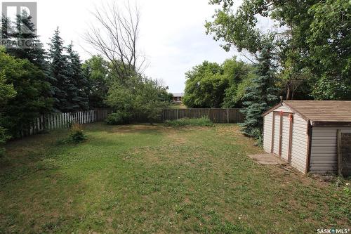 221 4Th Avenue, Whitewood, SK - Outdoor With Backyard