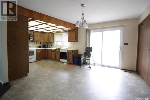 221 4Th Avenue, Whitewood, SK - Indoor
