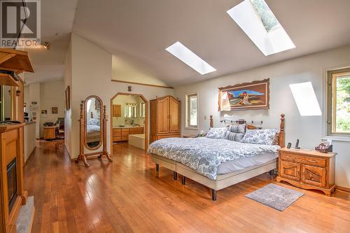 7825 China Valley Road, Falkland, BC - Indoor Photo Showing Bedroom