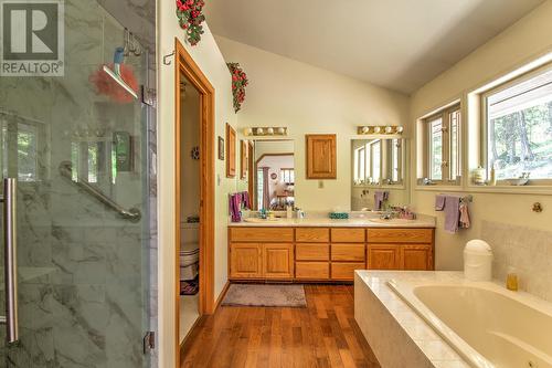 7825 China Valley Road, Falkland, BC - Indoor Photo Showing Bathroom