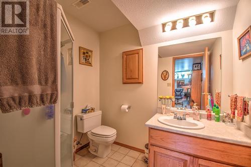 7825 China Valley Road, Falkland, BC - Indoor Photo Showing Bathroom