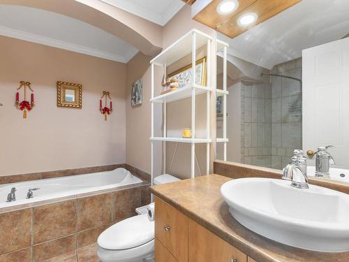 Bathroom - 9650 Rue Riverin, Brossard, QC - Indoor Photo Showing Bathroom
