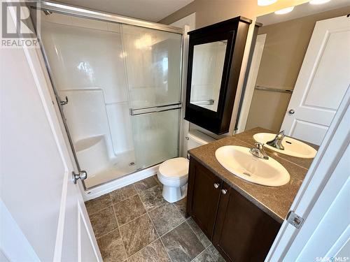 409 820 5Th Street Ne, Weyburn, SK - Indoor Photo Showing Bathroom