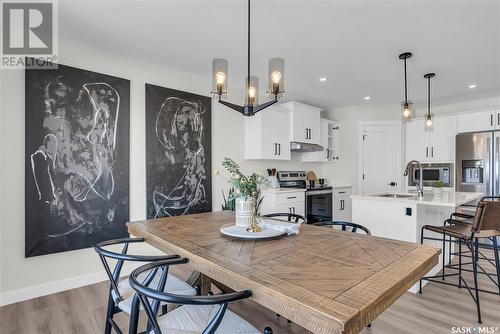 322 Chelsom Manor, Saskatoon, SK - Indoor Photo Showing Kitchen With Upgraded Kitchen