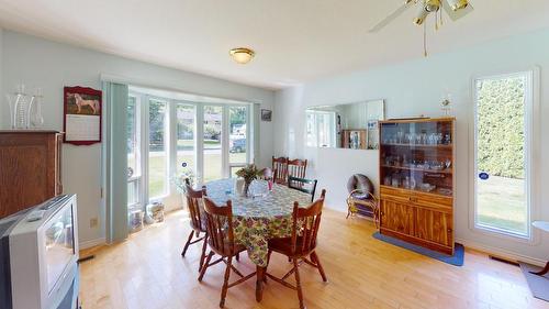 520 Wellington Avenue, Warfield, BC - Indoor Photo Showing Dining Room