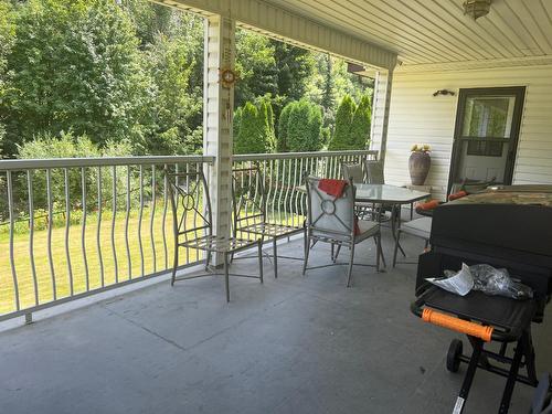 520 Wellington Avenue, Warfield, BC - Outdoor With Deck Patio Veranda With Exterior