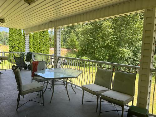 520 Wellington Avenue, Warfield, BC - Outdoor With Deck Patio Veranda With Exterior