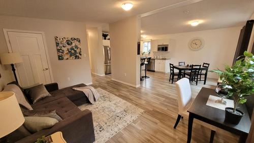1616 Benniger Road, Christina Lake, BC - Indoor Photo Showing Living Room