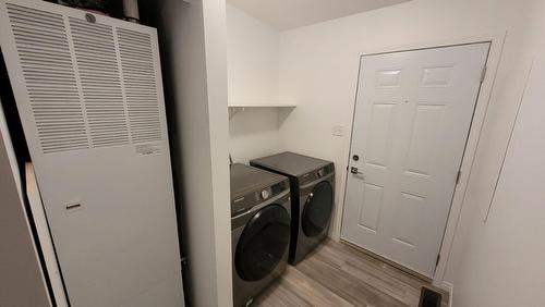 1616 Benniger Road, Christina Lake, BC - Indoor Photo Showing Laundry Room