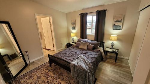1616 Benniger Road, Christina Lake, BC - Indoor Photo Showing Bedroom