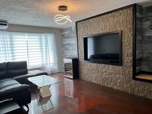 Living room - 4 Rue De La Montagne, Ville-Marie, QC - Indoor Photo Showing Living Room With Fireplace