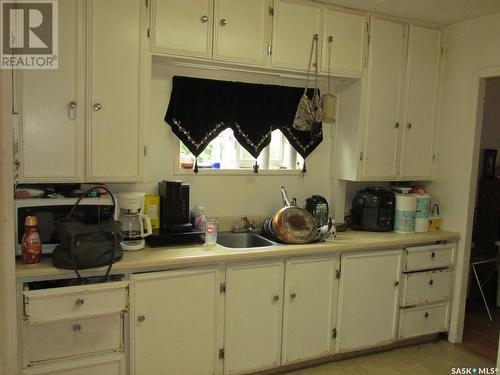 613 7Th Avenue W, Nipawin, SK - Indoor Photo Showing Kitchen With Double Sink