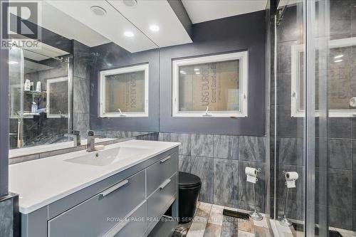 1099 Burnhamthorpe Rd W, Oakville, ON - Indoor Photo Showing Bathroom