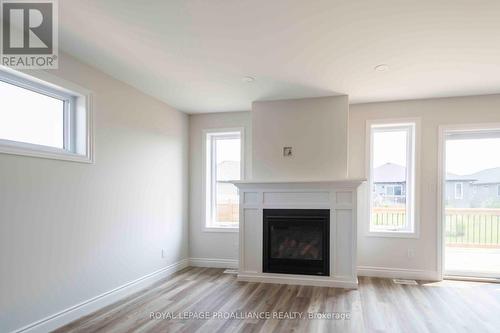 131 Sienna Ave, Belleville, ON - Indoor Photo Showing Living Room With Fireplace