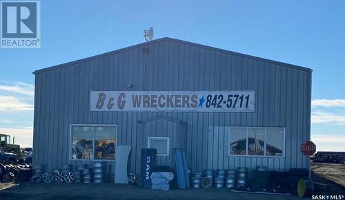 B & G Wreckers, Brokenshell Rm No. 68, SK 