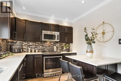 8 Warwick Rd, Hamilton, ON - Indoor Photo Showing Kitchen With Upgraded Kitchen