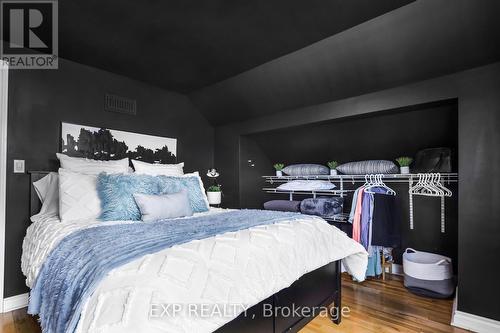 8 Warwick Rd, Hamilton, ON - Indoor Photo Showing Bedroom