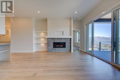 1018 Emslie Street, Kelowna, BC - Indoor Photo Showing Living Room With Fireplace